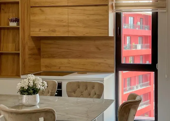 Arlis New تيرانا