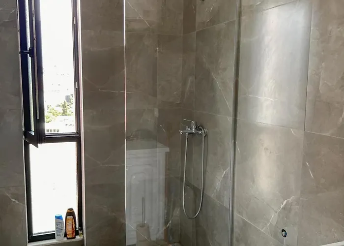 Arlis New شقة تيرانا