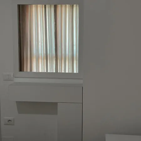 Arlis New * Tirana