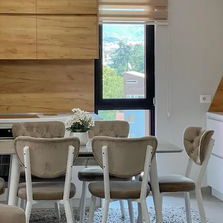 Arlis New * Tirana